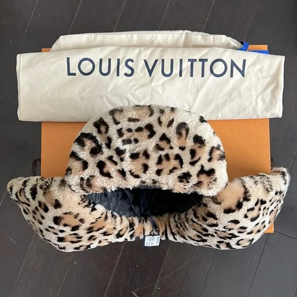 Louis Vuitton | Accessories | Louis Vuitton Chapka Leopard  display picture 3